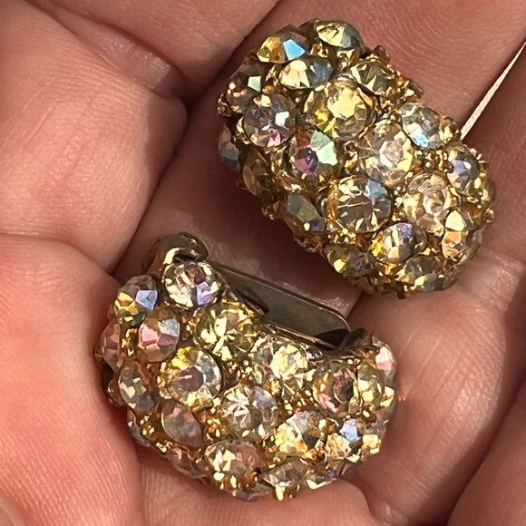 Vintage 50s aurora borealis Crystal hugging hoops Gold Tone clip On Earrings - Picture 3 of 5